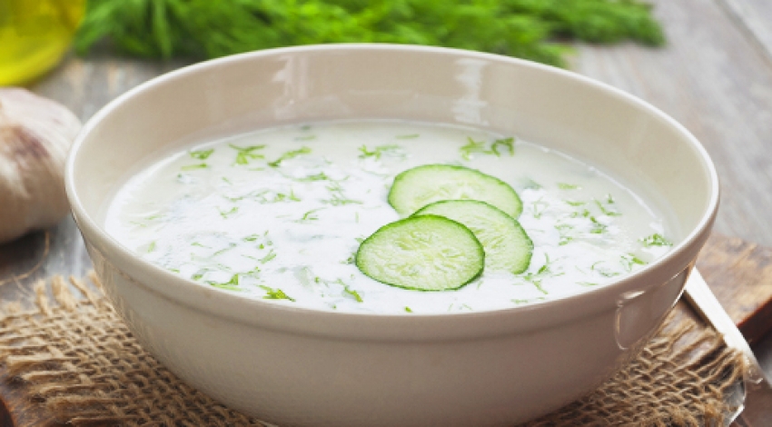 Šalta agurkų ir jogurto sriuba