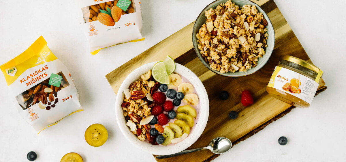 Naminė granola – maistingi, greiti ir sveikesni pusryčiai