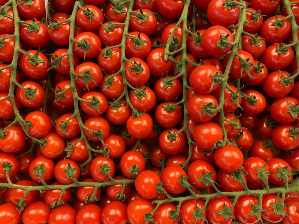 Priežastys, kodėl verta valgyti daugiau pomidorų ir  gaspačo sriubos receptas