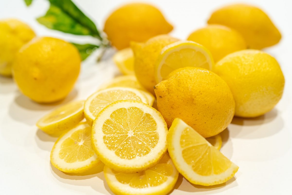 5 patarimai, kaip tvarkant namus panaudoti citriną