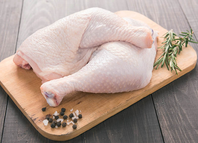Švieži viščiukų broilerių ketvirčiai (sveriamoje vitrinoje)
			, 
				 (užauginta be antibiotikų) 1 kg.A lygio parduotuvėse