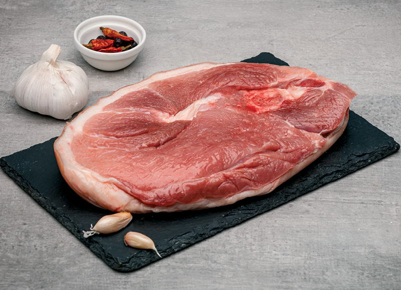 Kiaulienos kumpiui su kaulu
			, 
				 (sveriamoje vitrinoje) 1 kg. A lygio parduotuvėse