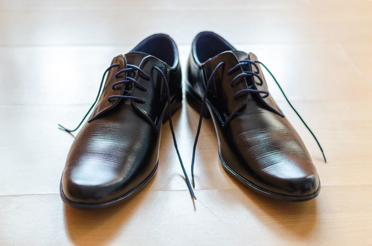 5 būdai, kaip prižiūrėti batus: kokių natūralių priemonių galima rasti namuose?