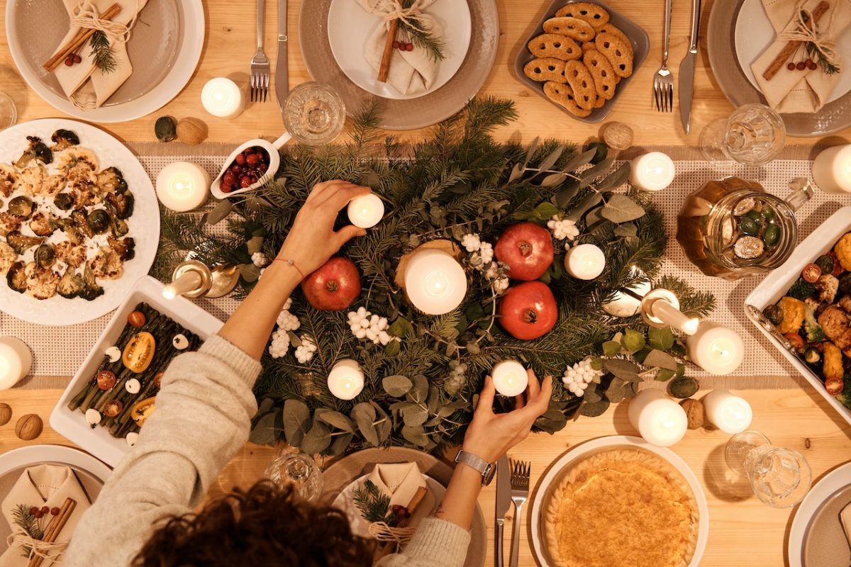 Naujųjų metų stalas Europos virtuvėse: kur jis neįsivaizduojamas be raugintų kopūstų ar virtos menkės?