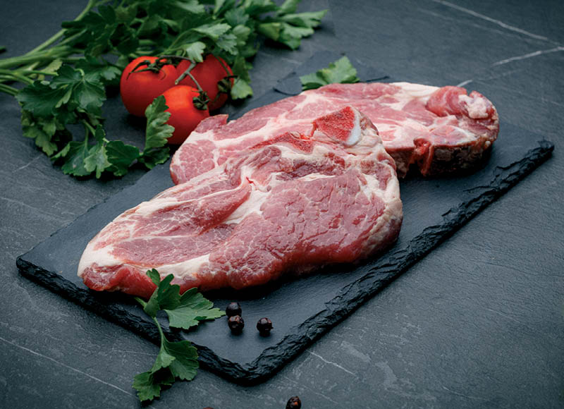 Kiaulienos sprandinė su kaulu
			, 
				 (sveriamoje vitrinoje) 1 kg. A lygio parduotuvėse