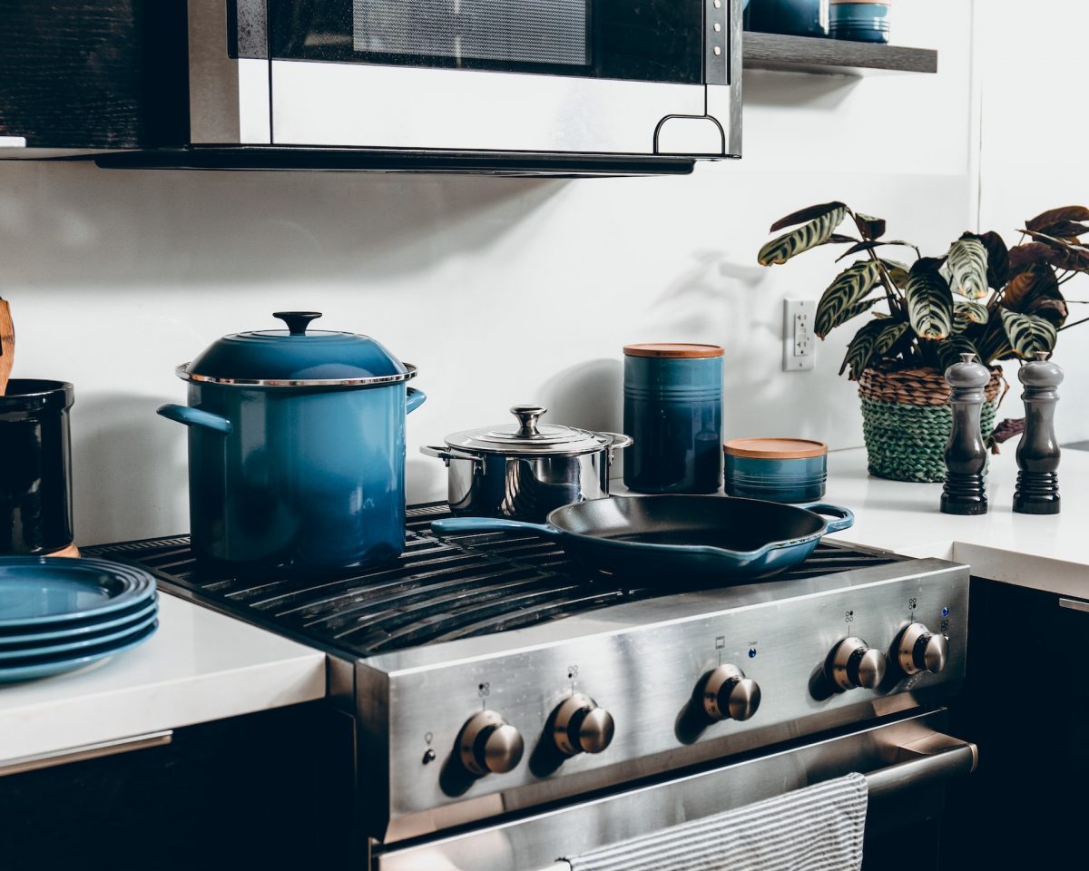 Virtuvės pagalbininkai: 5 maisto ruošimo indai, kuriuos verta turėti namuose