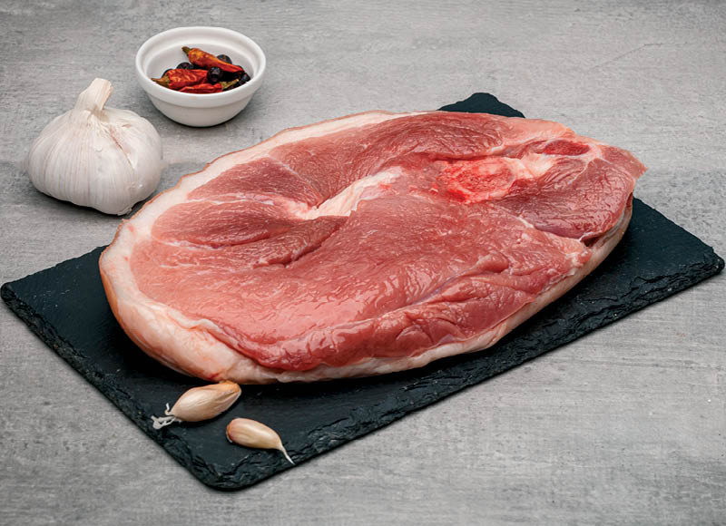 Kiaulienos kumpis su kaulu
			, 
				 (sveriamoje vitrinoje), 1 kg. A lygio parduotuvėse