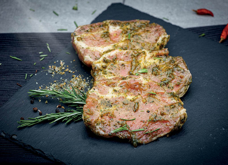 Marinuota ŽALIOJI kiaulienos sprandinė be kaulo
,
(sveriamoje vitrinoje) 1 kg. A lygio parduotuvėse Marinuota ŽALIOJI kiaulienos sprandinė be kaulo
,
(sveriamoje vitrinoje) 1 kg. A lygio parduotuvėse