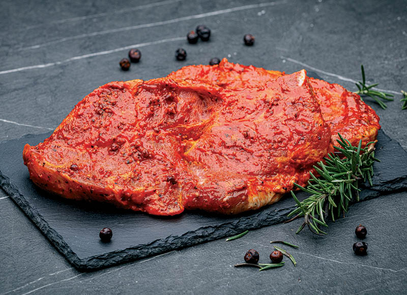 Marinuota GRILL kiaulienos sprandinė su kaulu
			, 
				 (sveriamoje vitrinoje) 1 kg. A lygio parduotuvėse