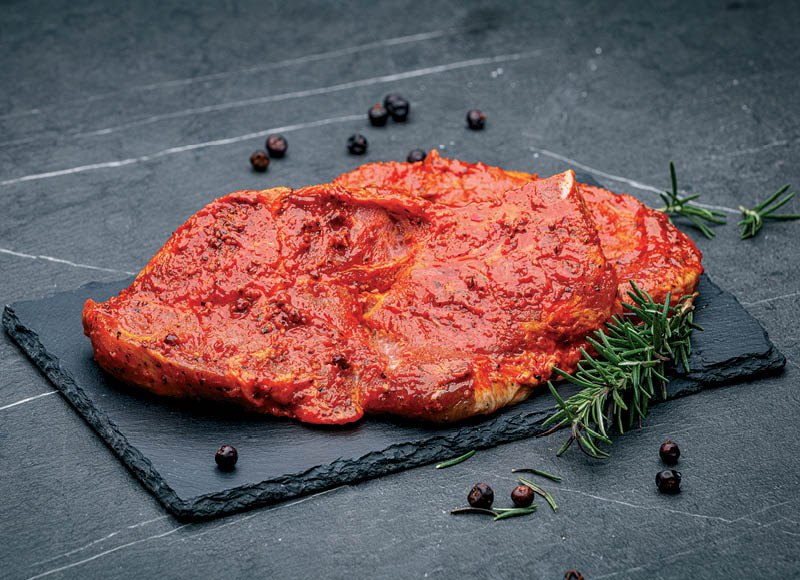 Marinuota GRILL kiaulienos sprandinė su kaulu
			, 
				 (sveriamoje vitrinoje) 1 kg. A lygio parduotuvėse
