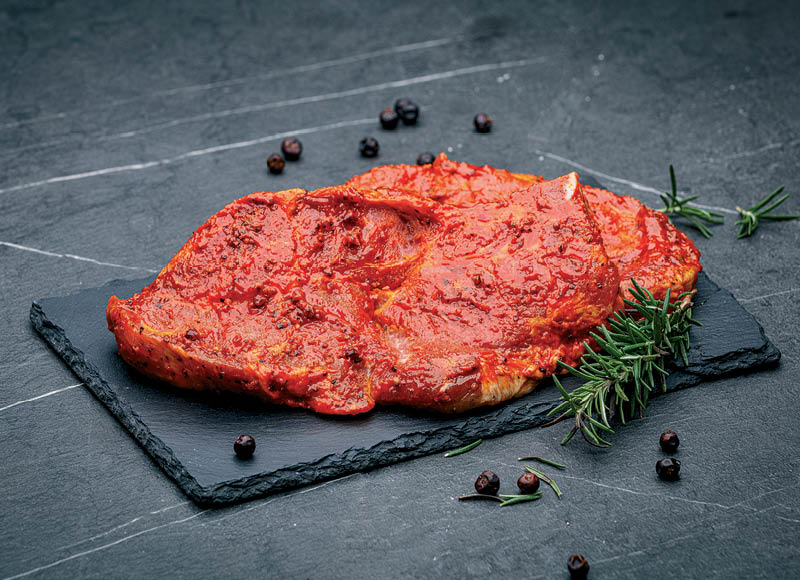 Marinuota GRILL kiaulienos sprandinė su kaulu
			, 
				 (sveriamoje vitrinoje) 1 kg. A lygio parduotuvėse