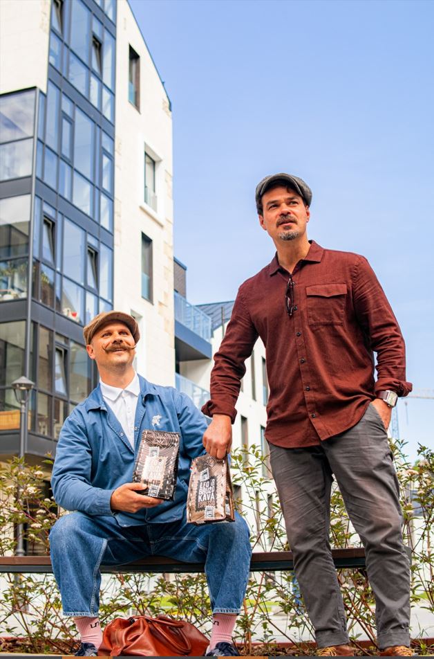 Aktoriai ir keliautojai L. Pobedonoscevas ir A. Bružas pristato naują produktą – kelionėmis kvepiančią kavą