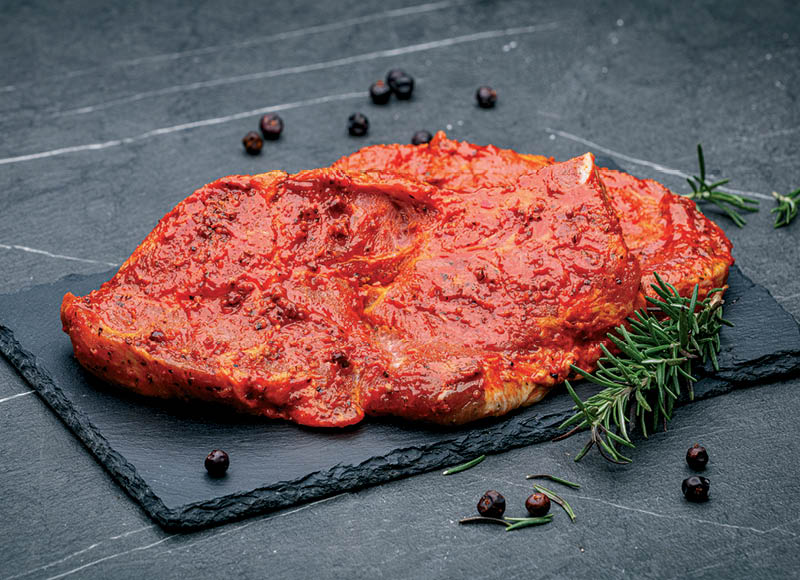 Marinuota GRILL kiaulienos sprandinė su kaulu
			, 
				 (sveriamoje vitrinoje) 1 kg