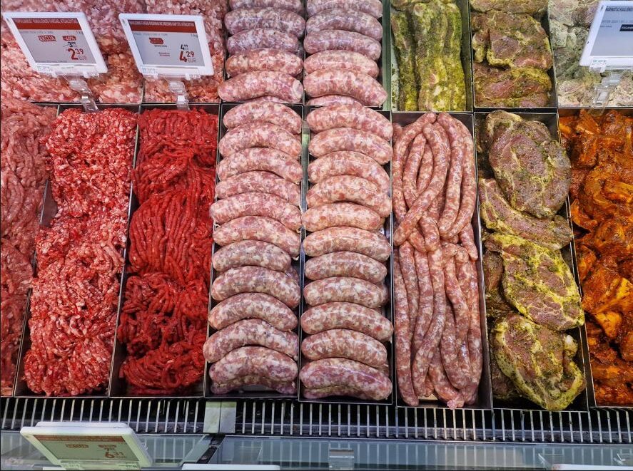 Šviežumas be kompromisų: mėsos technologas patarė, kaip atskirti tikrai šviežią mėsą ir įvardijo svarbų „Iki“ pranašumą