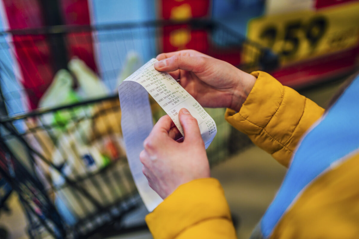 Kaip po švenčių apsipirkti pigiau? Paprasti, bet efektyvūs įpročiai, kurie leis sutaupyti
