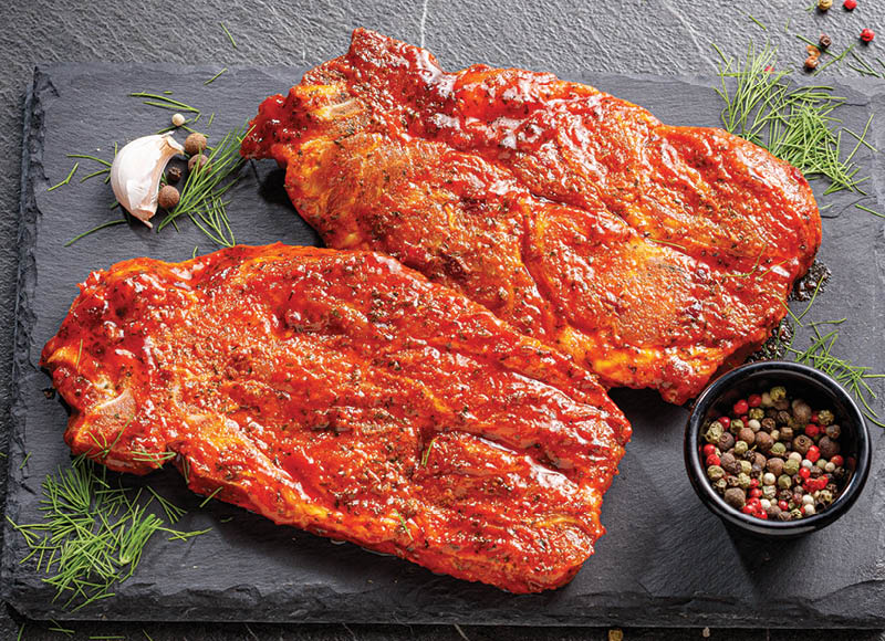 IKI ŠEFAI kiaulienos sprandinė su kaulu spanguolių marinate
