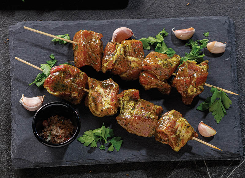 IKI ŠEFAI kiaulienos sprandinės šašlykas česnakų ir kalendros marinate