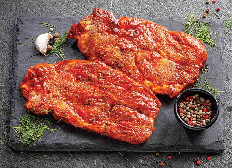 IKI ŠEFAI kiaulienos sprandinė su kaulu spanguolių marinate
