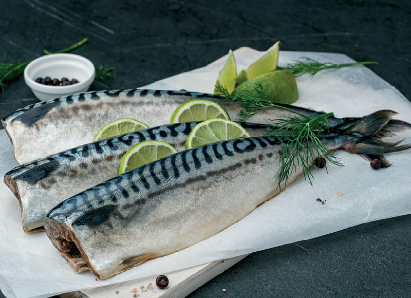 Atitirpinta skrosta atlantinė skumbrė be galvų