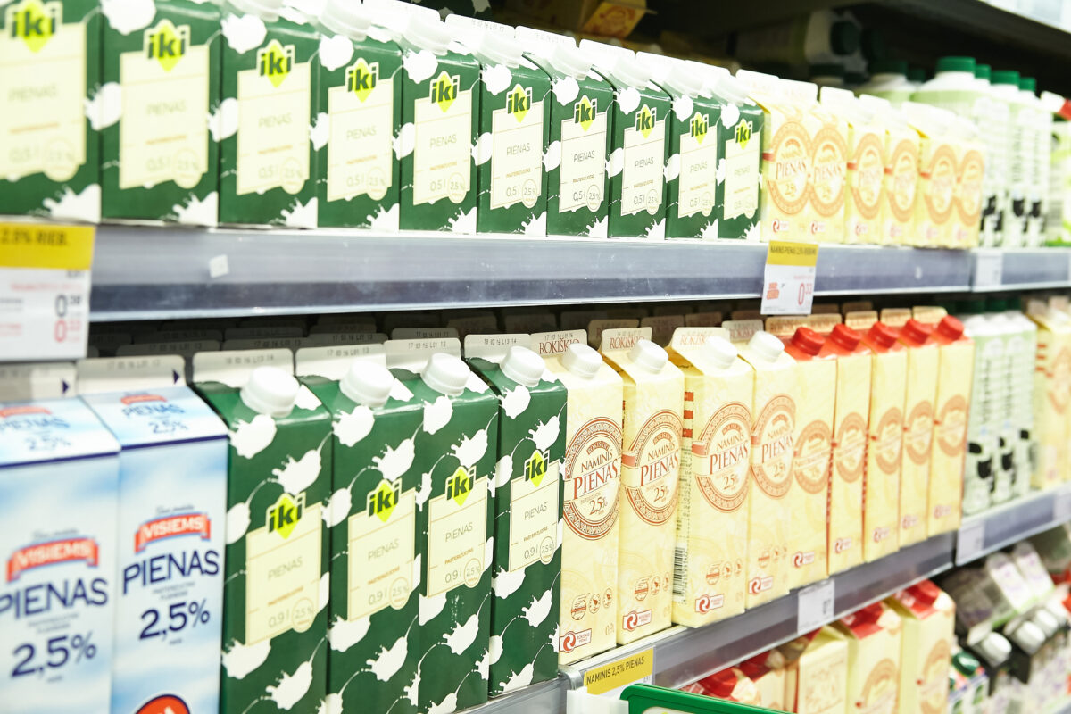 Kaip renkasi pieno produktus: dauguma ieško ir pigesnių, ir ekologiškų