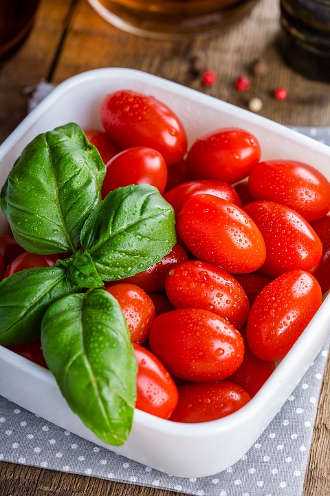 Startavo lietuviškų pomidorų sezonas: valgyti siūlo kasdien ir po daug (+receptas)