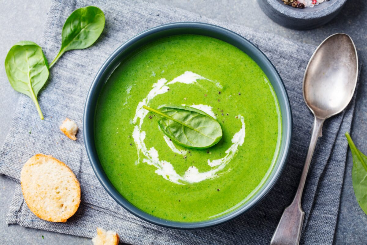 Sveikata ir šiluma vienoje lėkštėje: atraskite trintas daržovių sriubas iš naujo