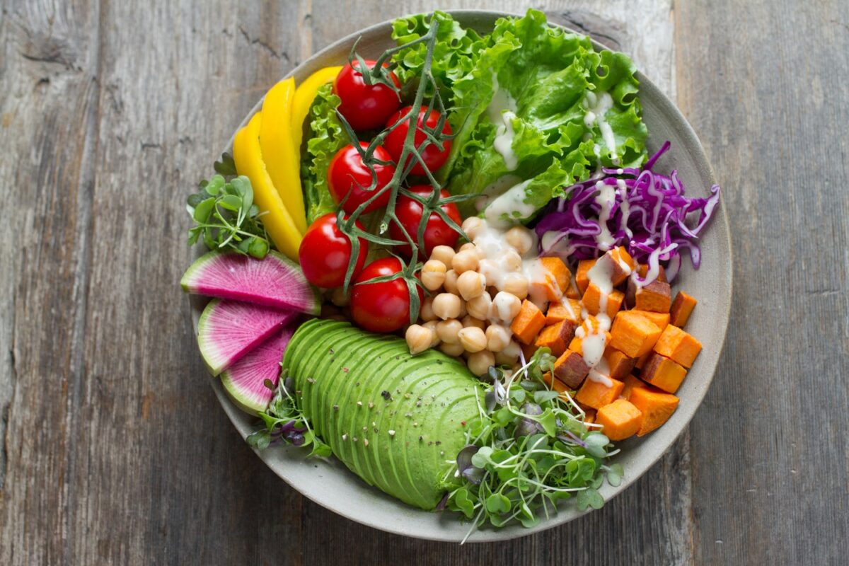 Minint Pasaulinę veganų dieną maisto ekspertai pataria, ko galima pasimokyti iš augalinės mitybos