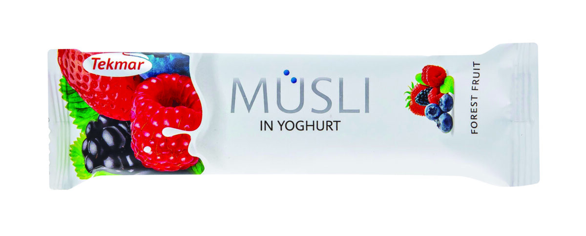 javainis-su-misko-uogomis-ir-jogurtiniu-glaistu
