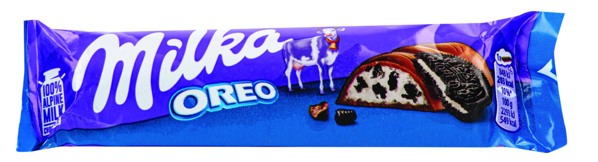 pieninis-batonelis-su-vaniles-skonio-pieniniu-idaru-ir-kakaviniu-sausainiu-gabaleliais-milka