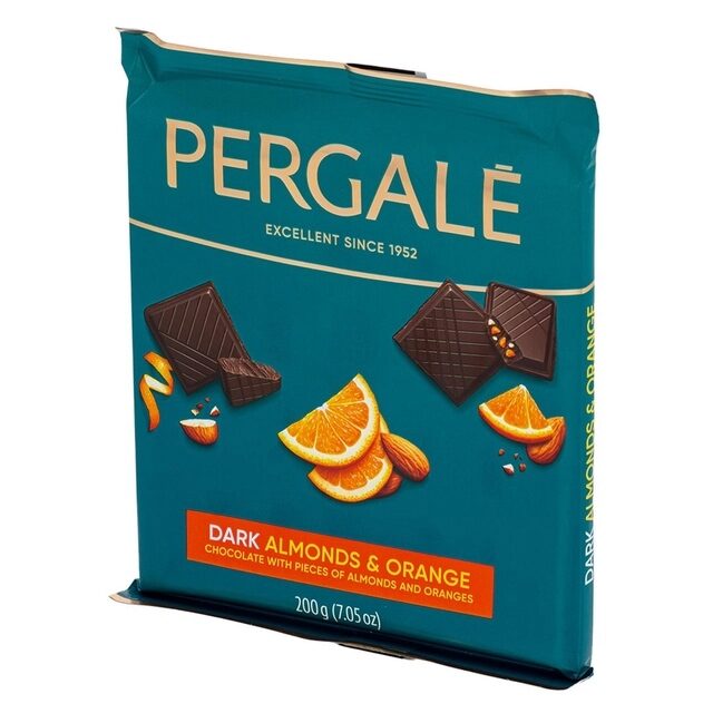 juodasis-sokoladas-su-smulkintais-karamelizuotais-migdolais-ir-apelsinu-gabaliukais-pergale