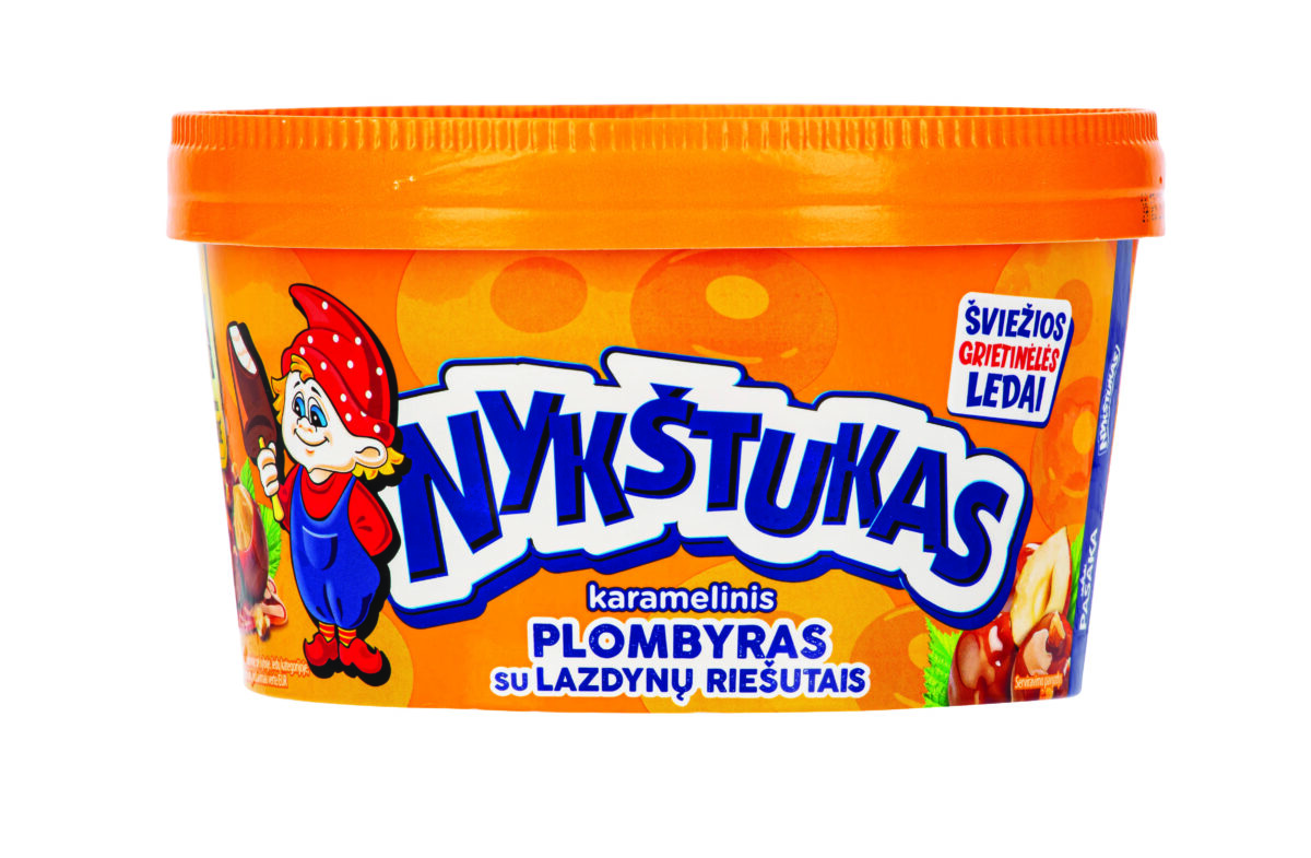 karamelinis-plombyras-su-karamelizuotais-lazdynu-riesutais-ir-karameles-idaru-nykstukas